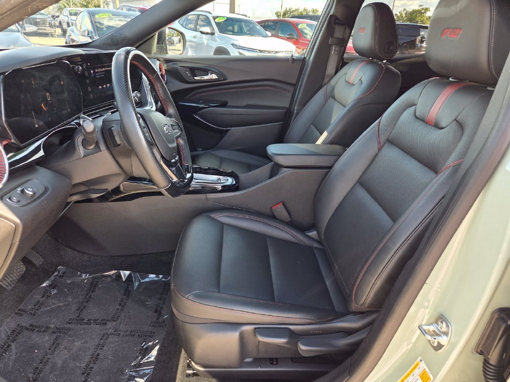 Used 2024 Chevrolet Trax RS w/ Sunroof Package FWD image 4