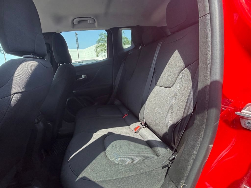 Used 2023 Jeep Renegade Latitude AWD/4WD image 8