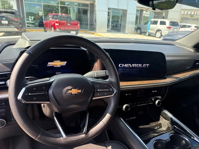 Used 2025 Chevrolet Suburban High Country AWD/4WD image 25