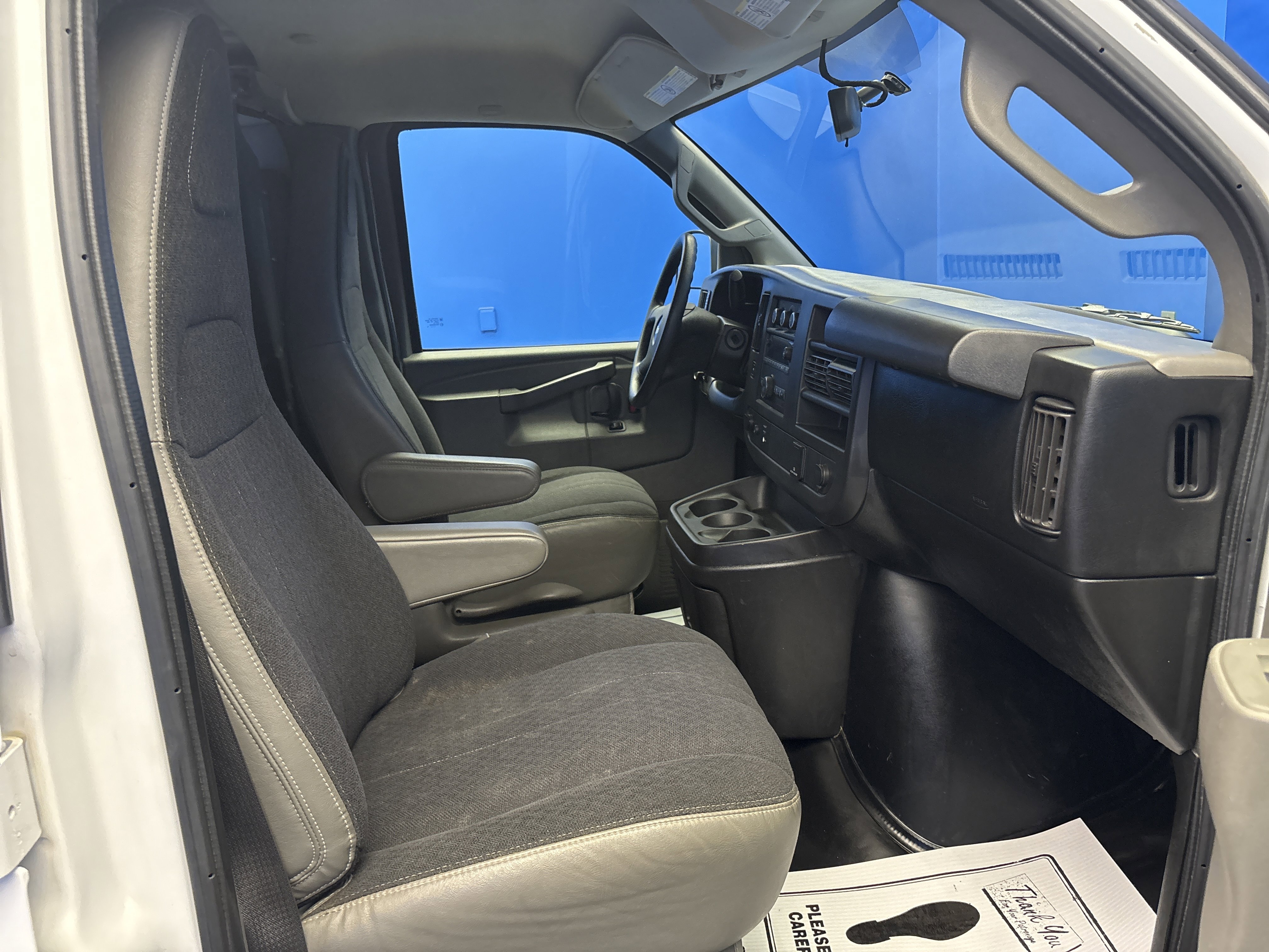 Used 2018 Chevrolet Express 2500 w/ Driver Convenience Package RWD image 15