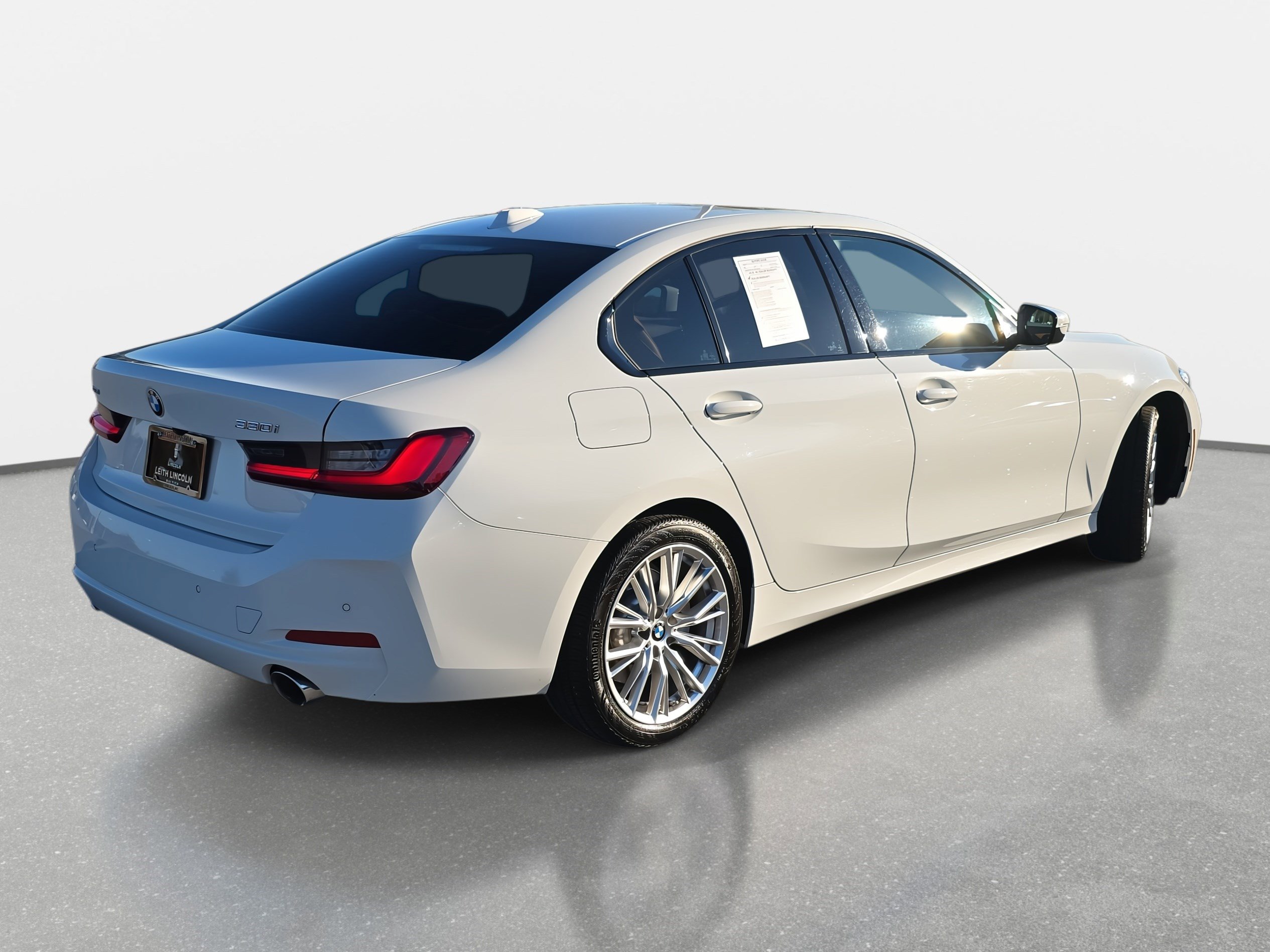 Used 2023 BMW 330i xDrive Sedan w/ Premium Package image 5