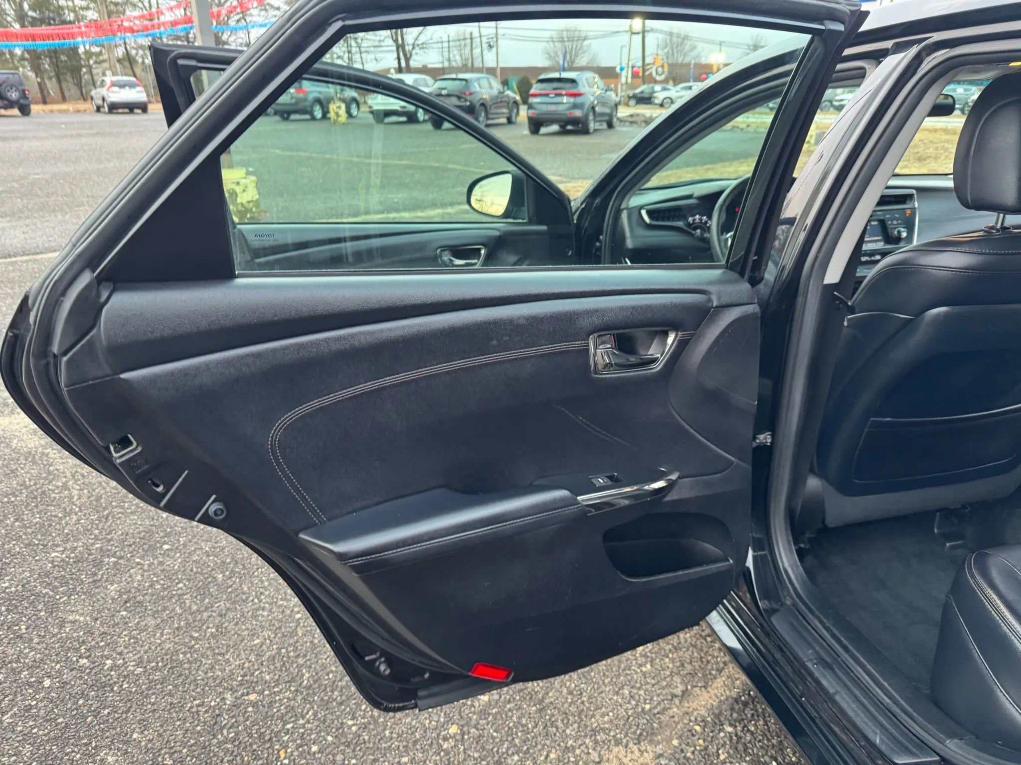 Used 2018 Toyota Avalon XLE image 12