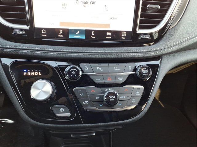 New 2026 Chrysler Pacifica Select image 17