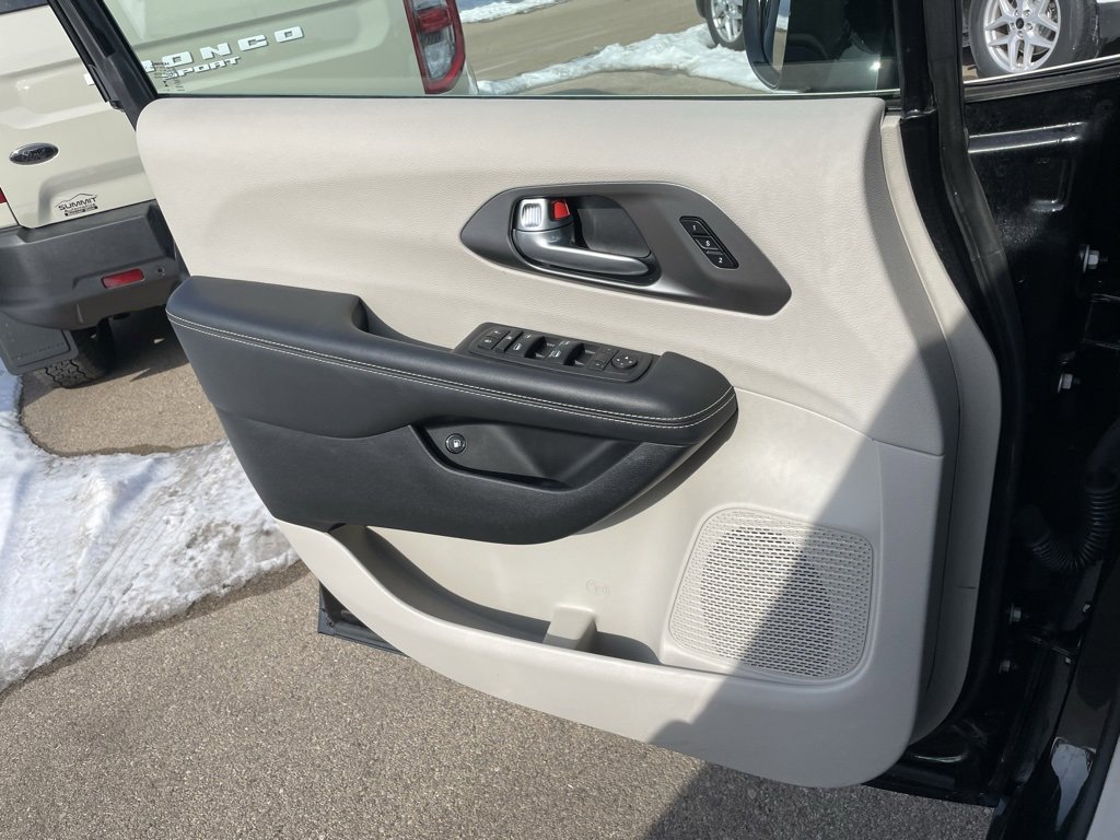 Used 2024 Chrysler Pacifica Select image 53