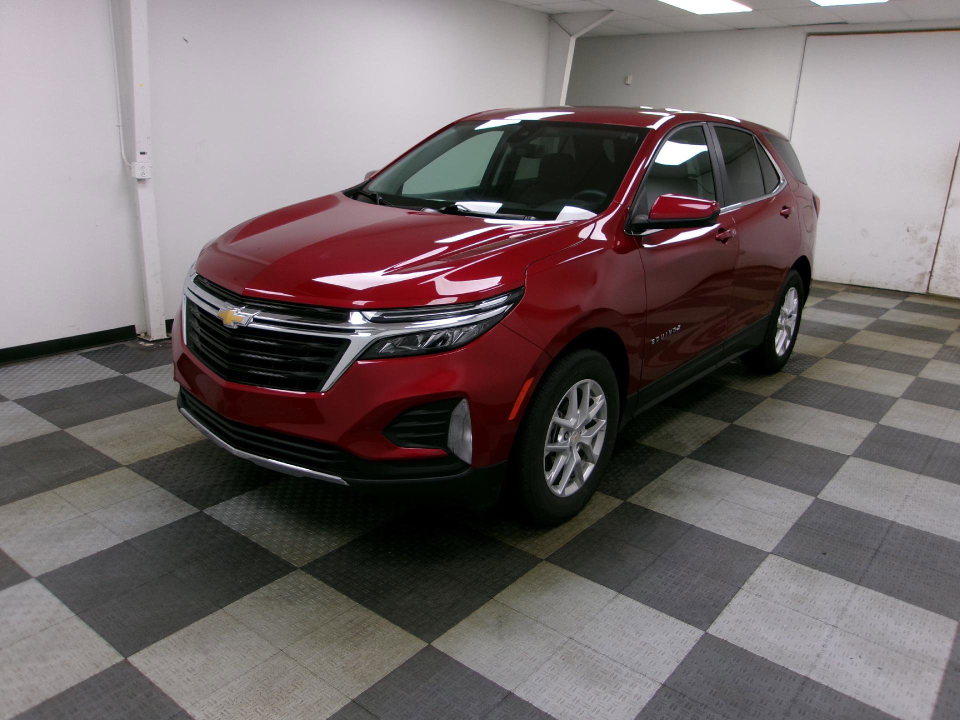 Used 2024 Chevrolet Equinox LT w/ LPO, Floor Liner Package FWD image 1