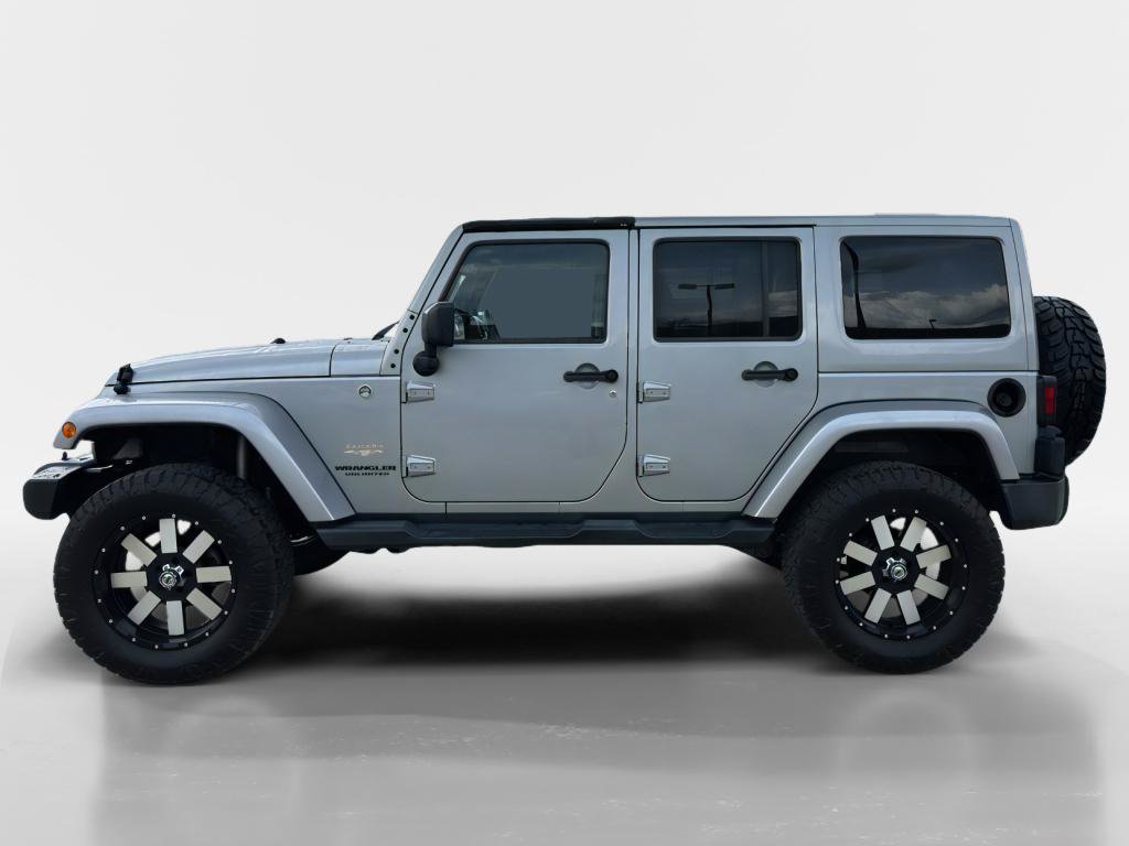 Used 2014 Jeep Wrangler Unlimited Sahara w/ Connectivity Group AWD/4WD image 2