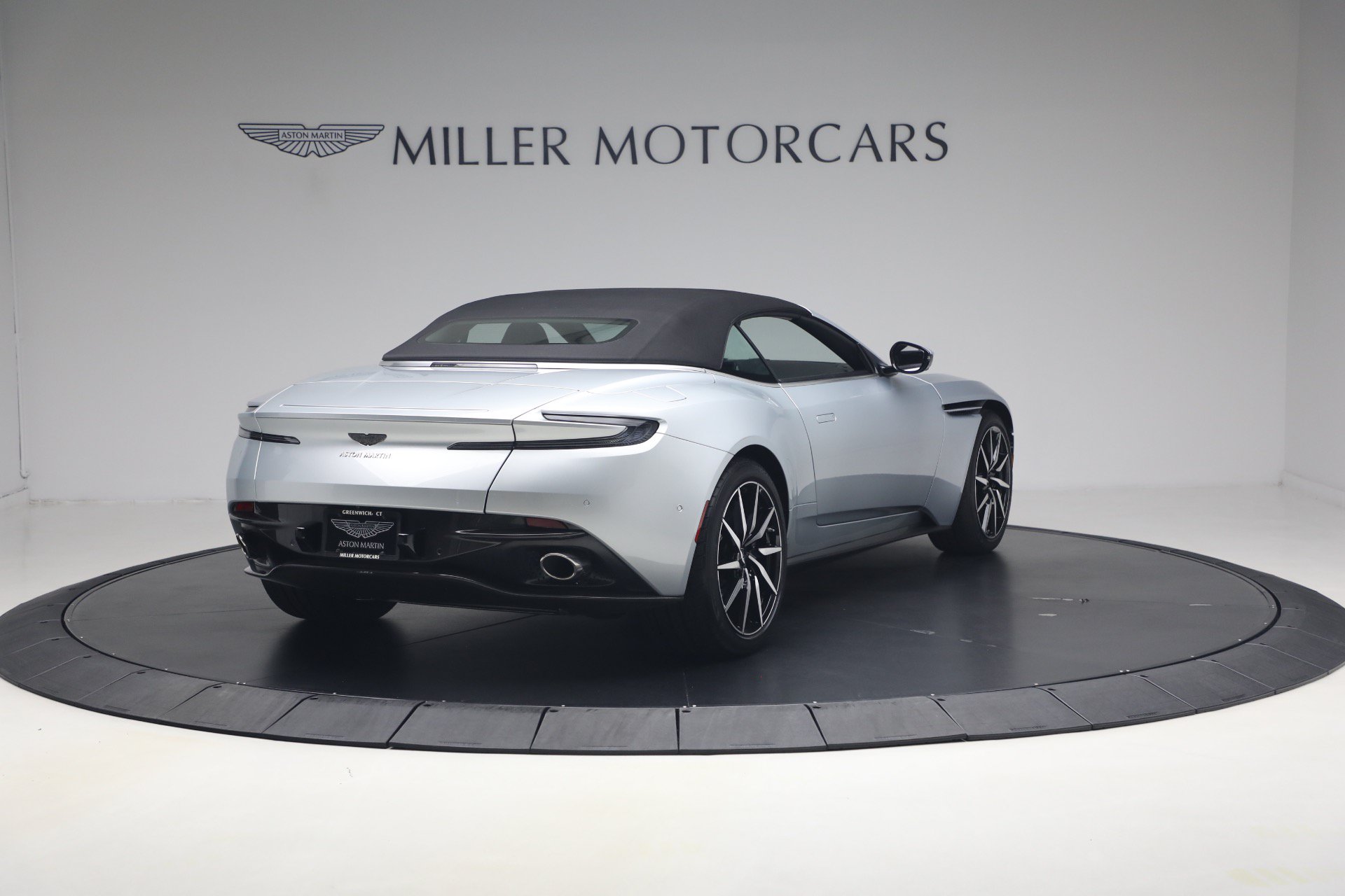 Used 2019 Aston Martin DB11 Volante RWD image 19