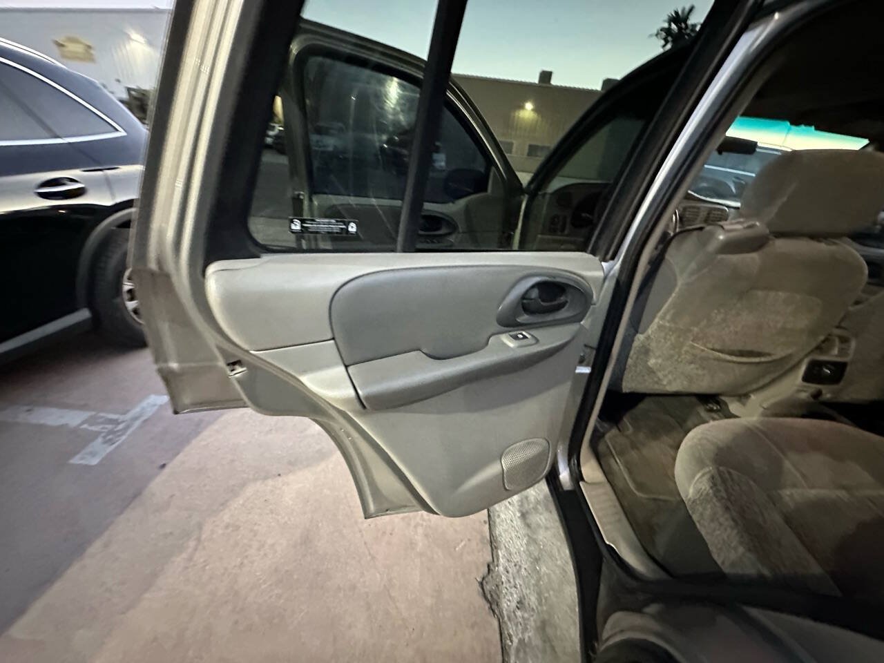 Used 2002 Chevrolet TrailBlazer LS w/ Preferred Equipment Group RWD image 9
