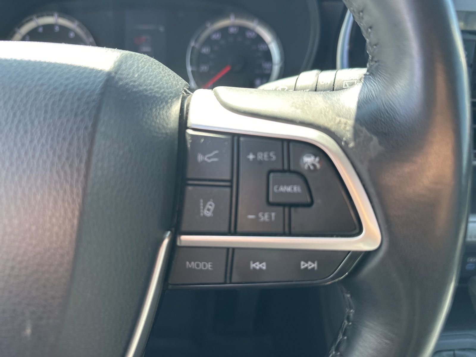 Used 2022 Toyota Highlander LE image 9