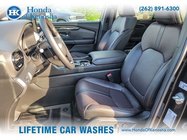 Certified 2025 Honda Pilot Black Edition image 9