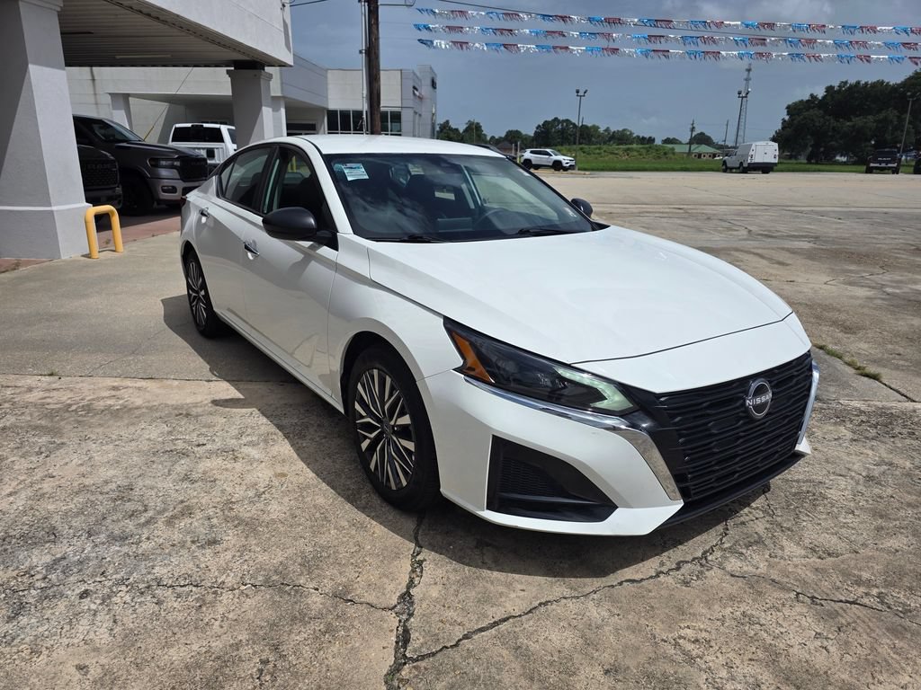 Used 2025 Nissan Altima 2.5 SV FWD image 11
