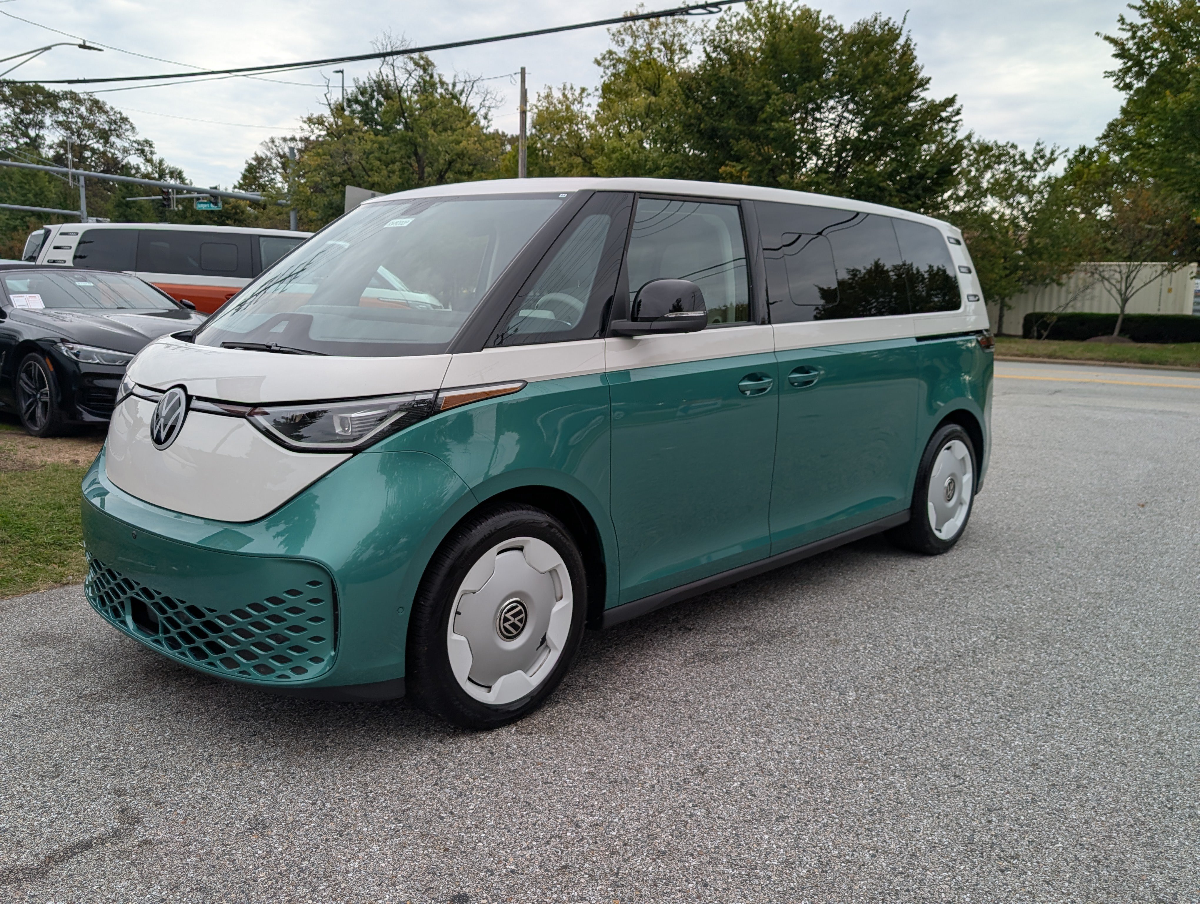 Used 2025 Volkswagen ID. Buzz Pro S Plus RWD image 8
