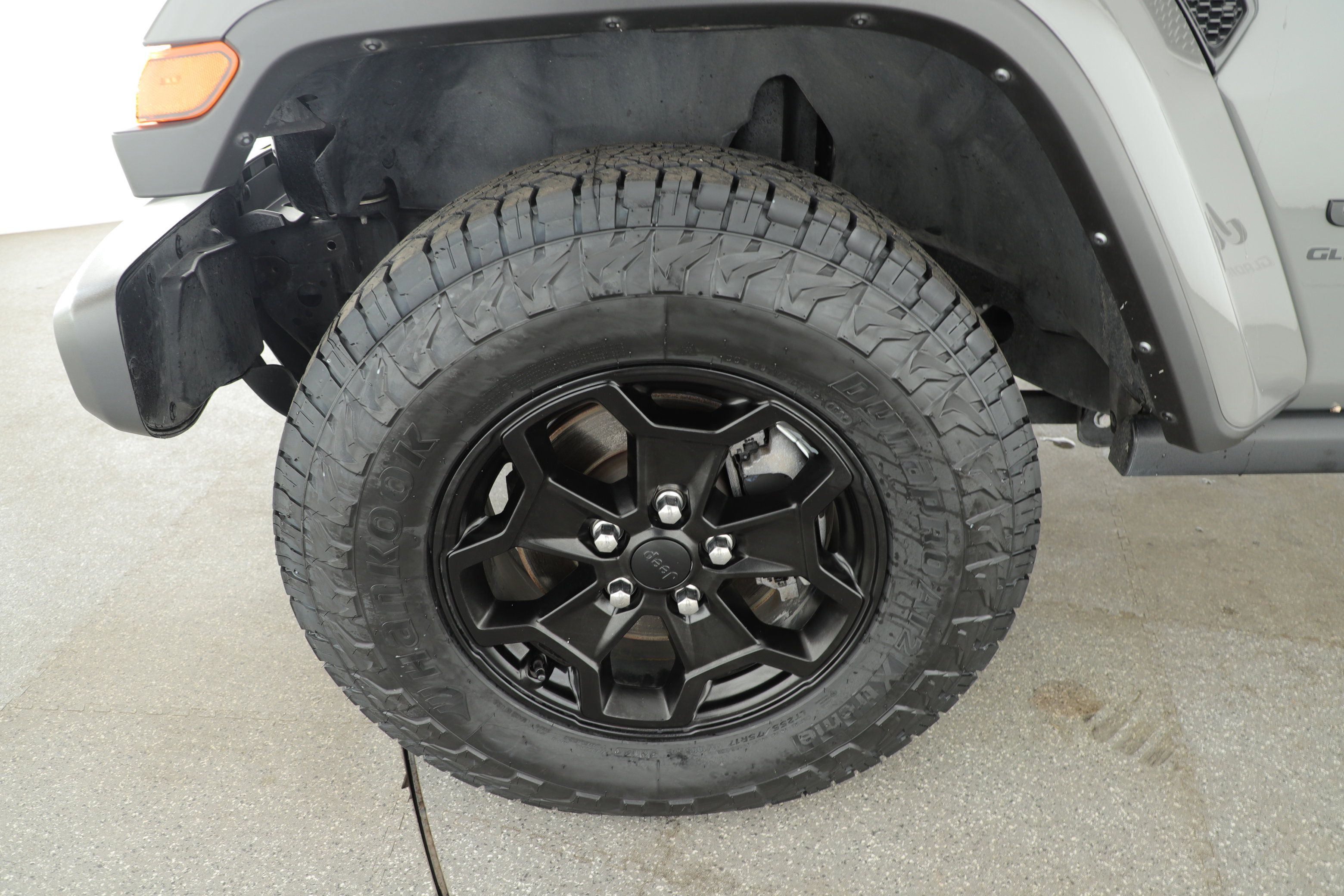 Used 2023 Jeep Gladiator Willys image 7