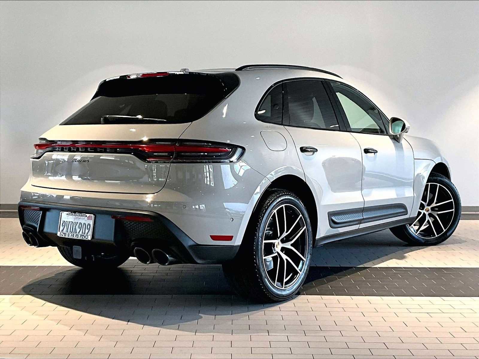 Used 2025 Porsche Macan image 10