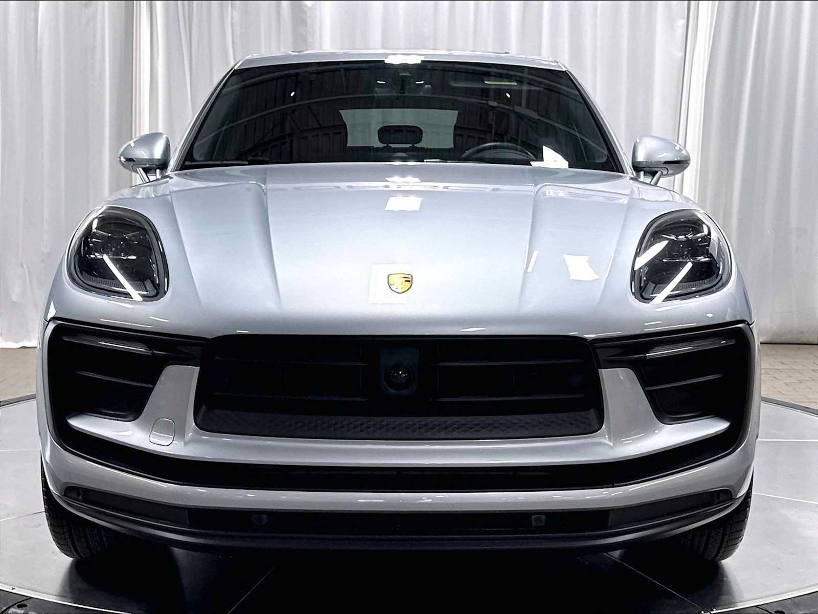 Used 2026 Porsche Macan AWD/4WD image 12