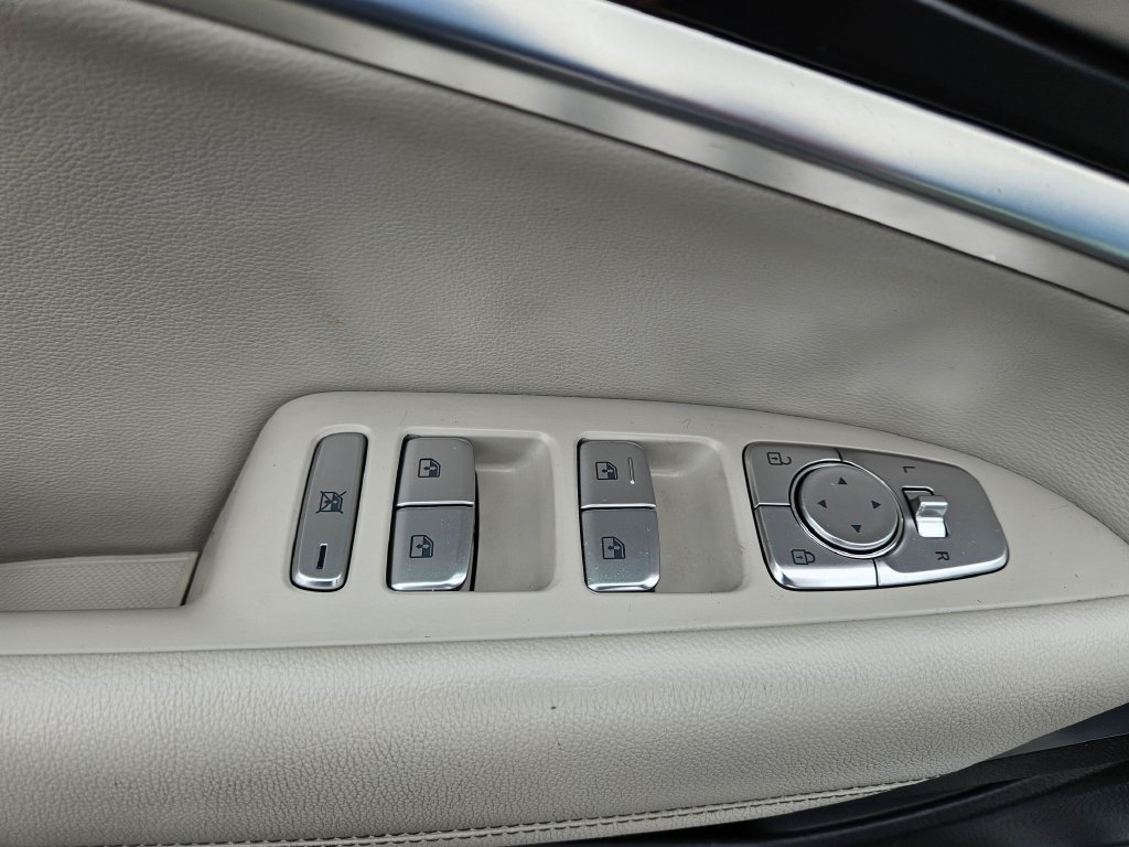 Used 2023 Genesis G70 2.0T RWD image 23