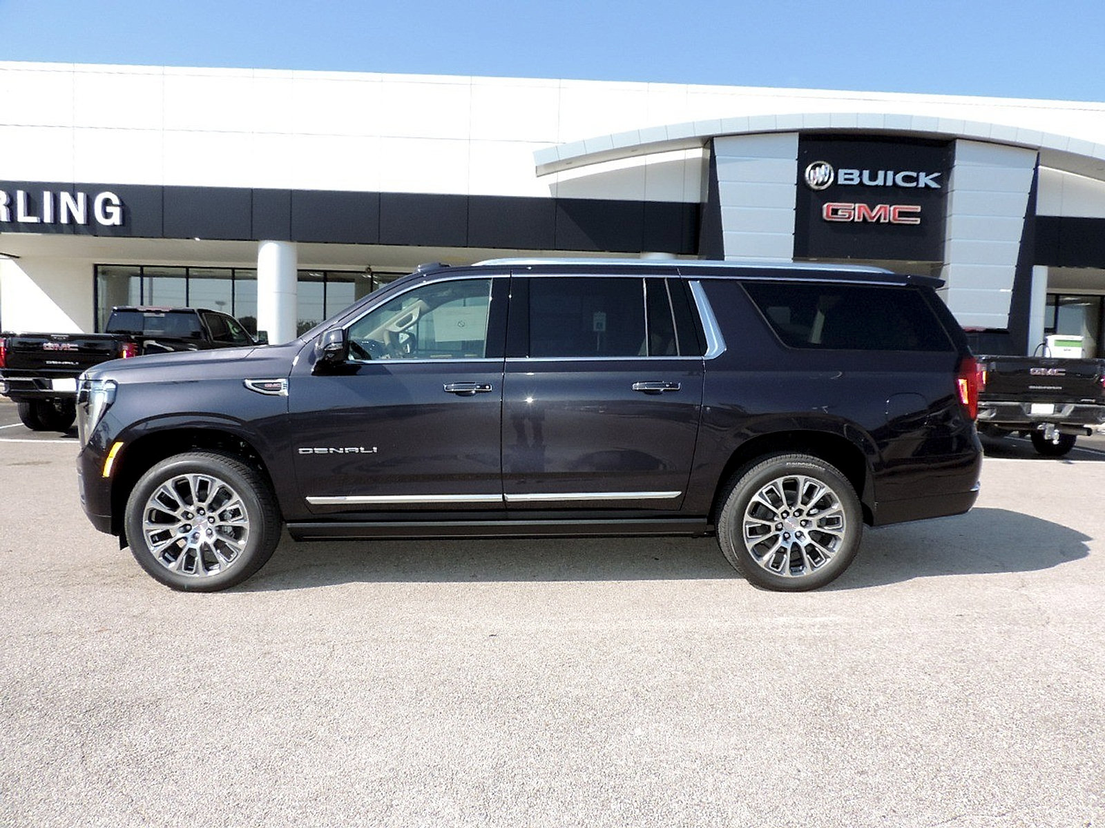 New 2026 GMC Yukon XL Denali w/ Sun & Power Step Package AWD/4WD image 8