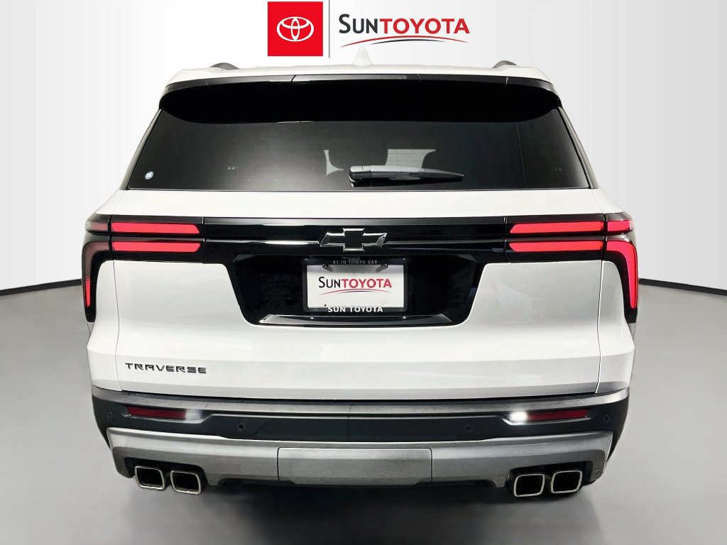 Used 2025 Chevrolet Traverse LT w/ Driver Confidence Package FWD image 4