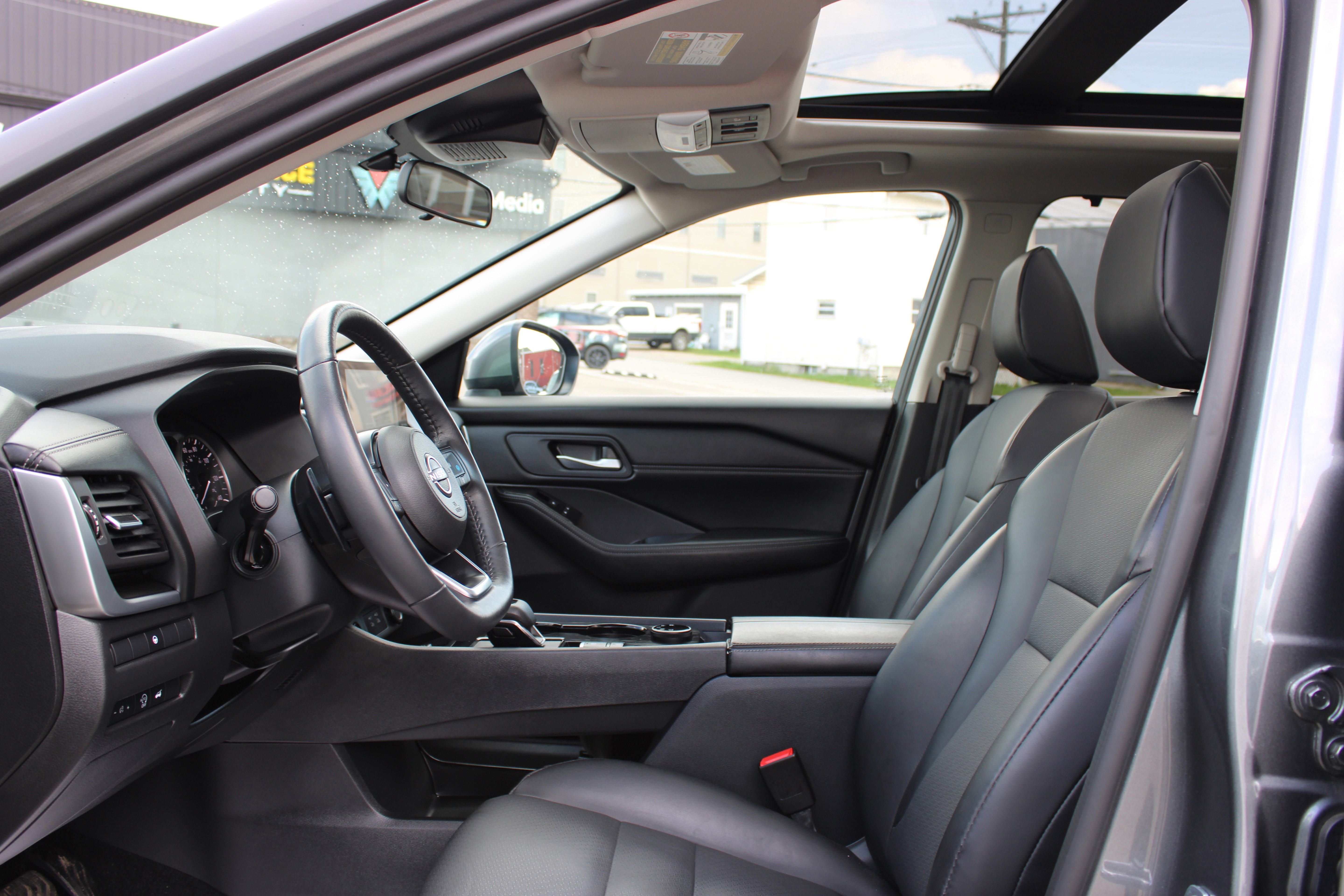 Certified 2024 Nissan Rogue SV w/ SV Premium Package AWD/4WD image 15