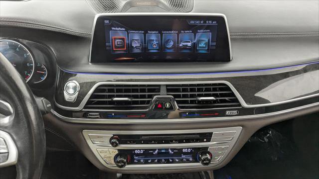Used 2017 BMW 750i image 27
