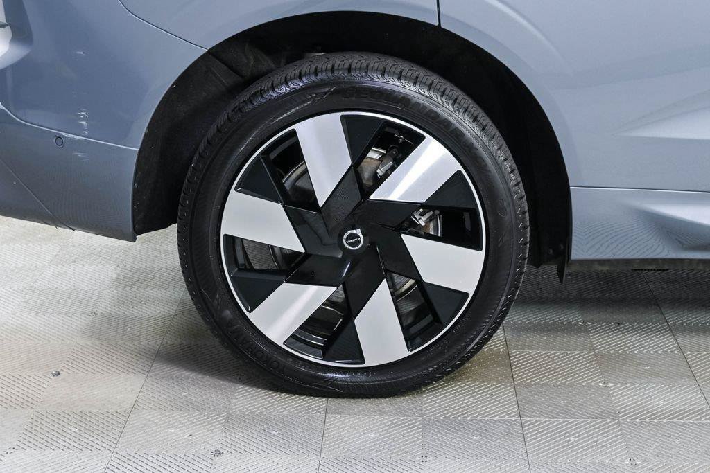 Certified 2024 Volvo XC60 T8 Plus w/ Protection Package Premier AWD/4WD image 39