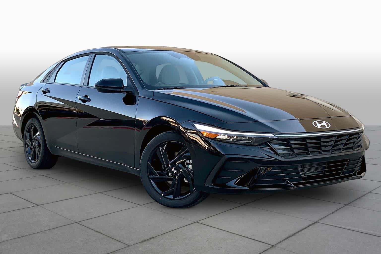 New 2026 Hyundai Elantra SEL Sport FWD image 2