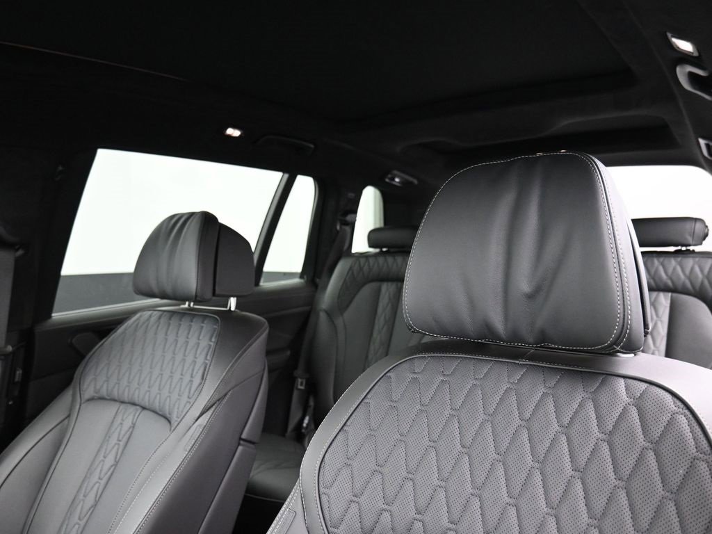 New 2026 BMW X7 M60i w/ Executive Package image 19