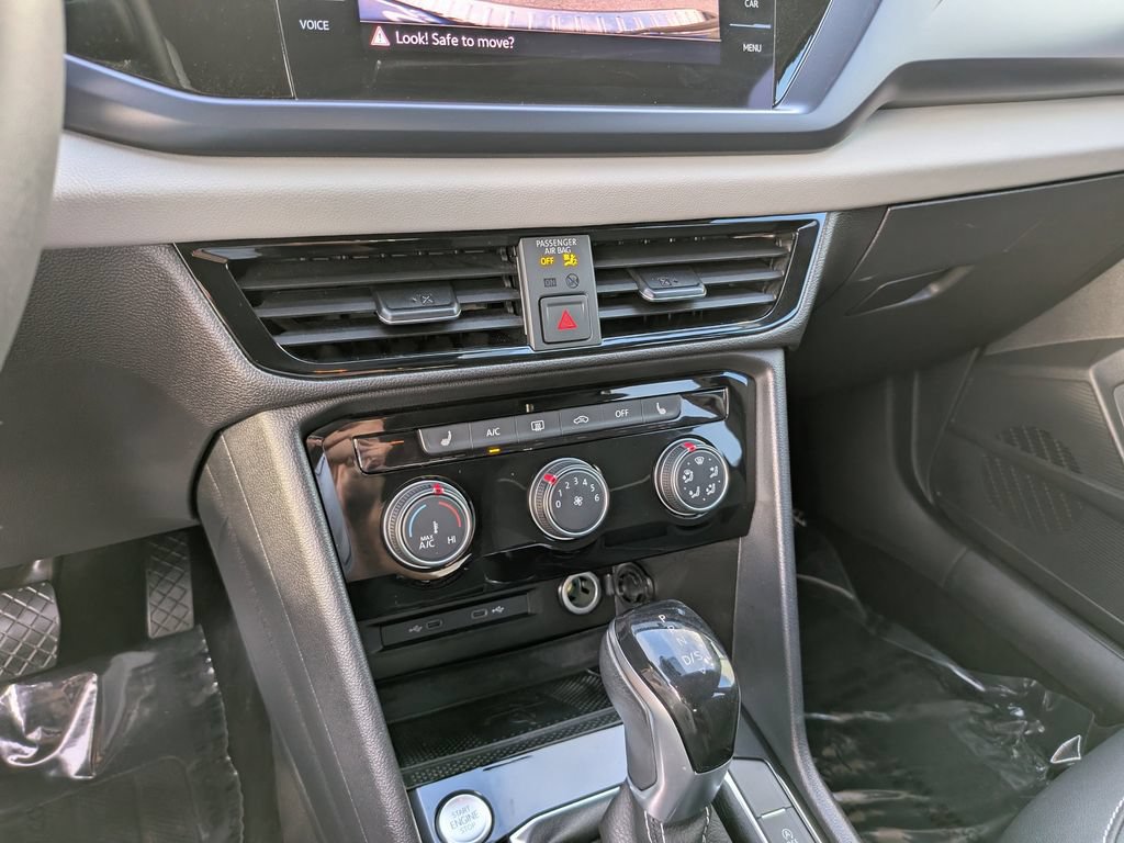 Certified 2023 Volkswagen Taos SE FWD image 22