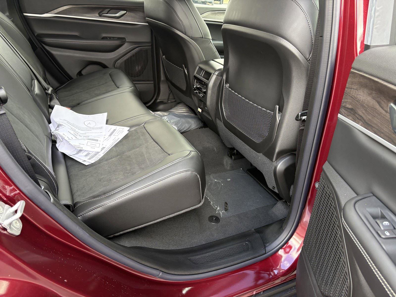 New 2026 Jeep Grand Cherokee 4WD image 12