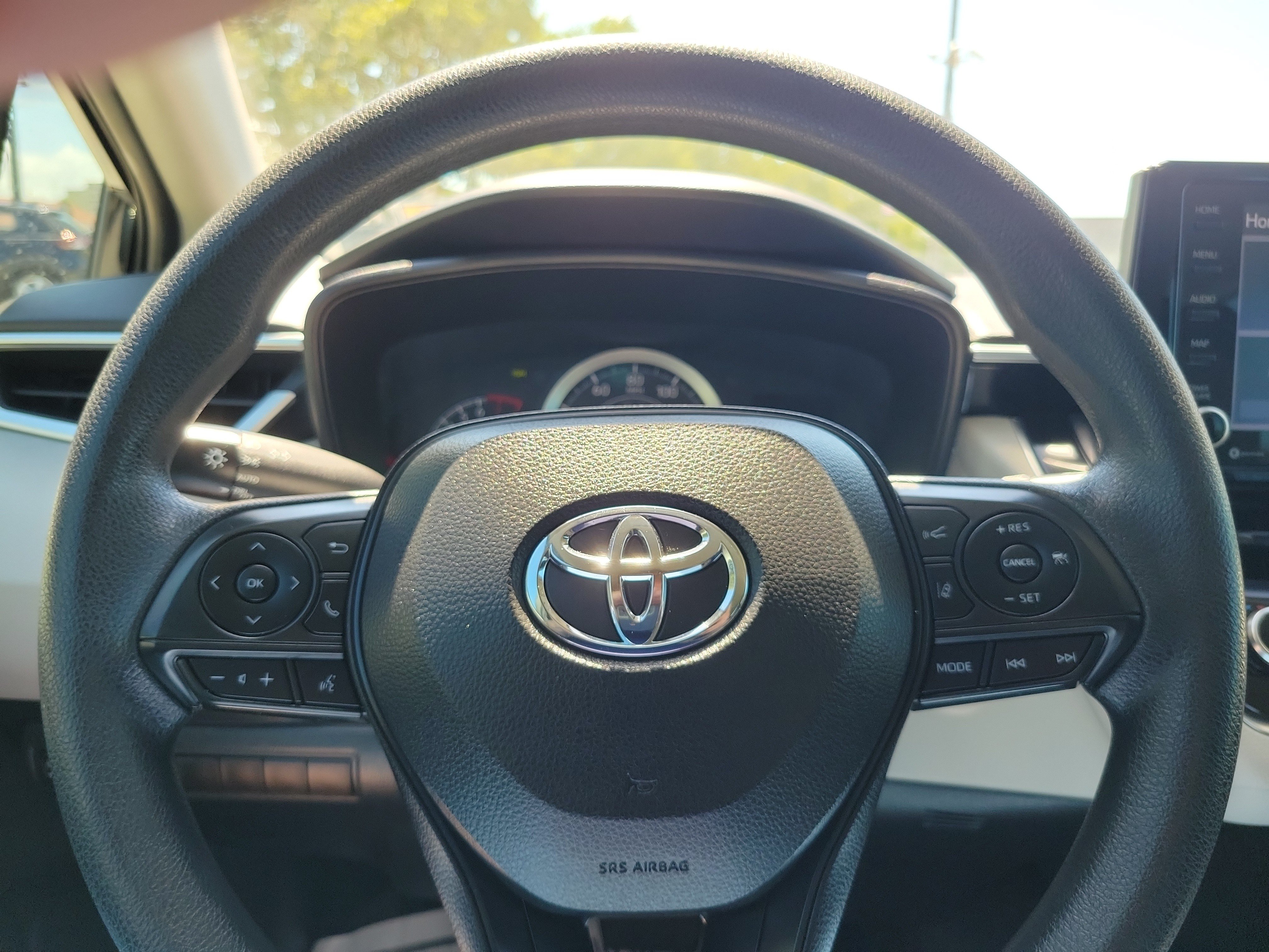 Used 2022 Toyota Corolla LE w/ LE Convenience Package FWD image 16