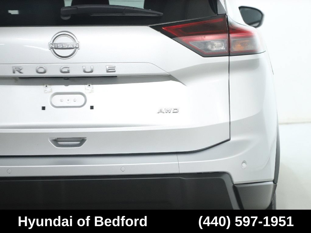 Used 2024 Nissan Rogue S AWD/4WD image 46