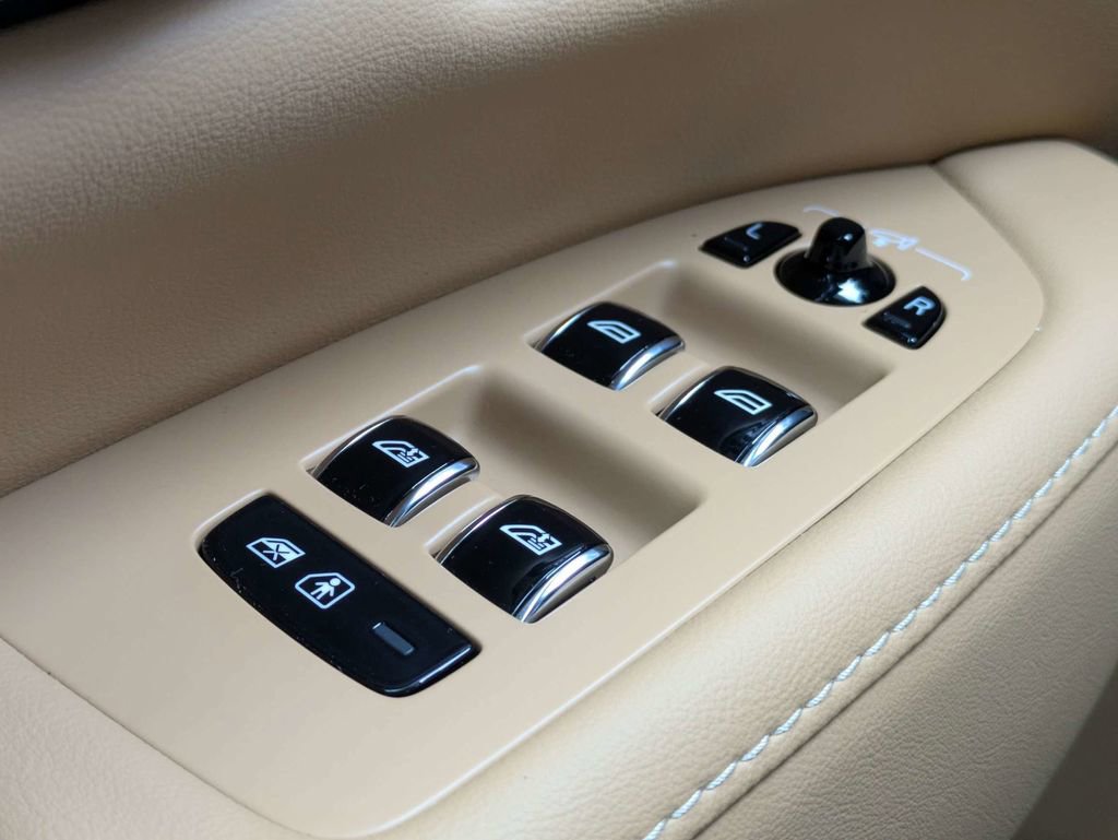 Certified 2024 Volvo S90 T8 Ultimate image 31