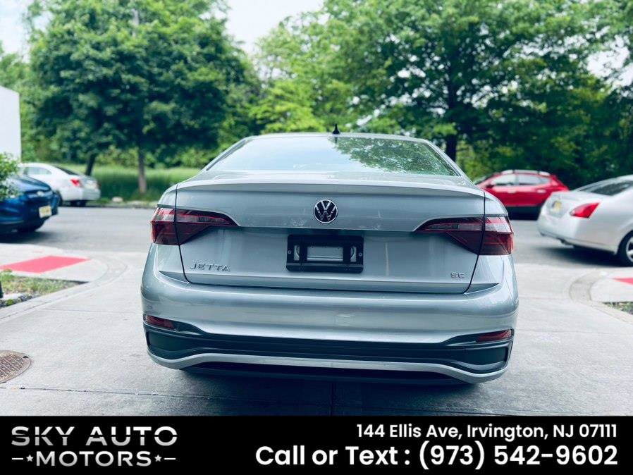 Used 2024 Volkswagen Jetta SE FWD image 5
