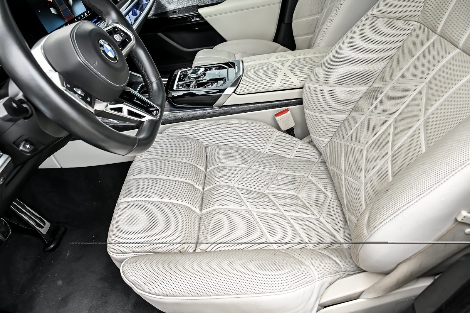 Used 2023 BMW 760i xDrive AWD/4WD image 22
