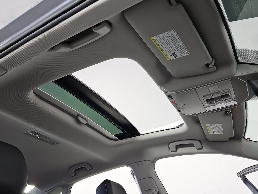 Used 2023 Volkswagen Jetta SE w/ Panoramic Sunroof Package FWD image 18