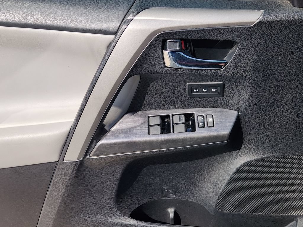 Certified 2017 Toyota RAV4 Platinum FWD image 24