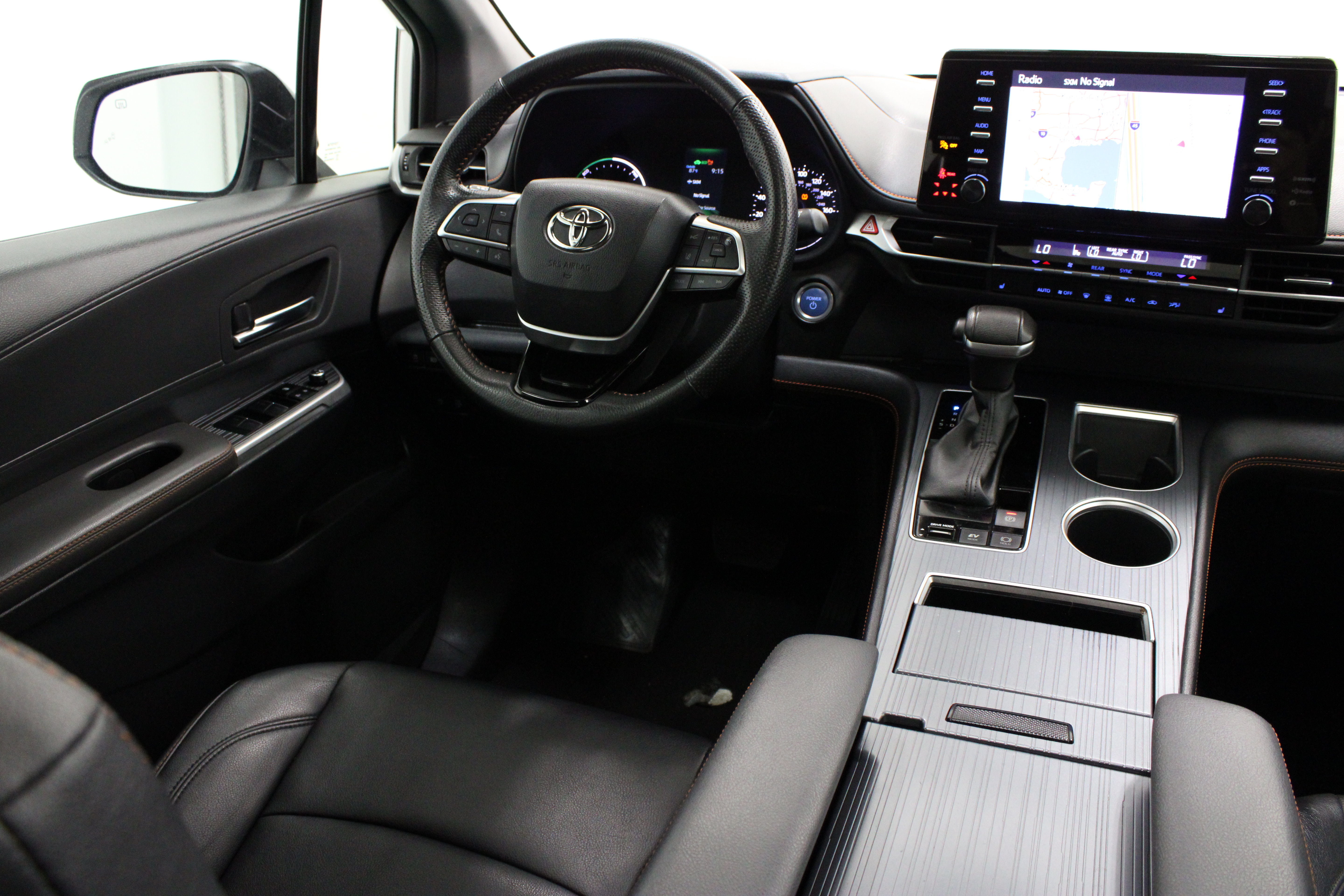 Used 2023 Toyota Sienna XSE FWD image 33