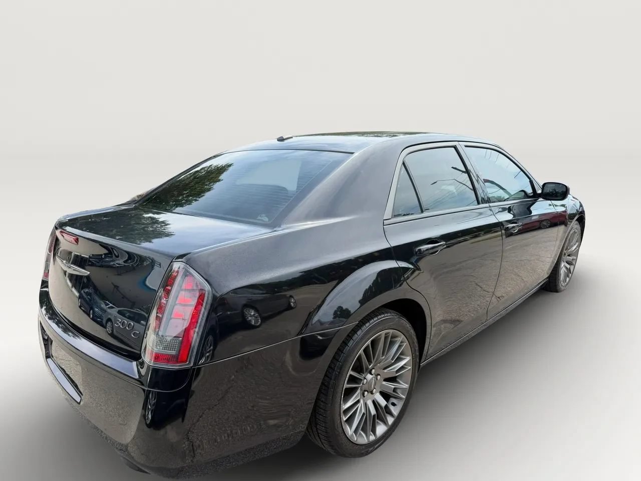 Used 2013 Chrysler 300 C RWD image 3