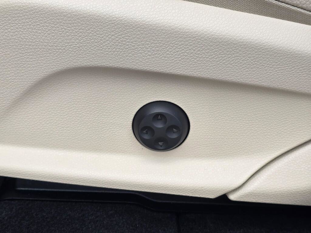 Used 2022 Mercedes-Benz GLC 300 image 36