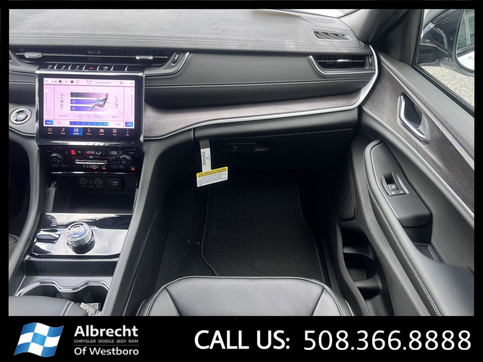 New 2025 Jeep Grand Cherokee Limited w/ Luxury Tech Group II image 17