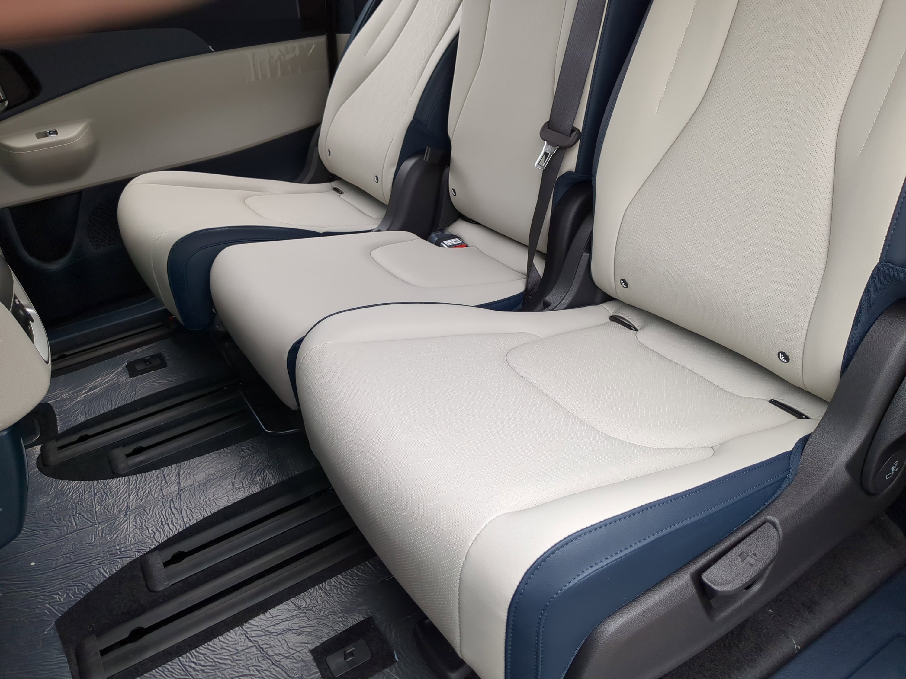 New 2026 Kia Carnival EX FWD image 22