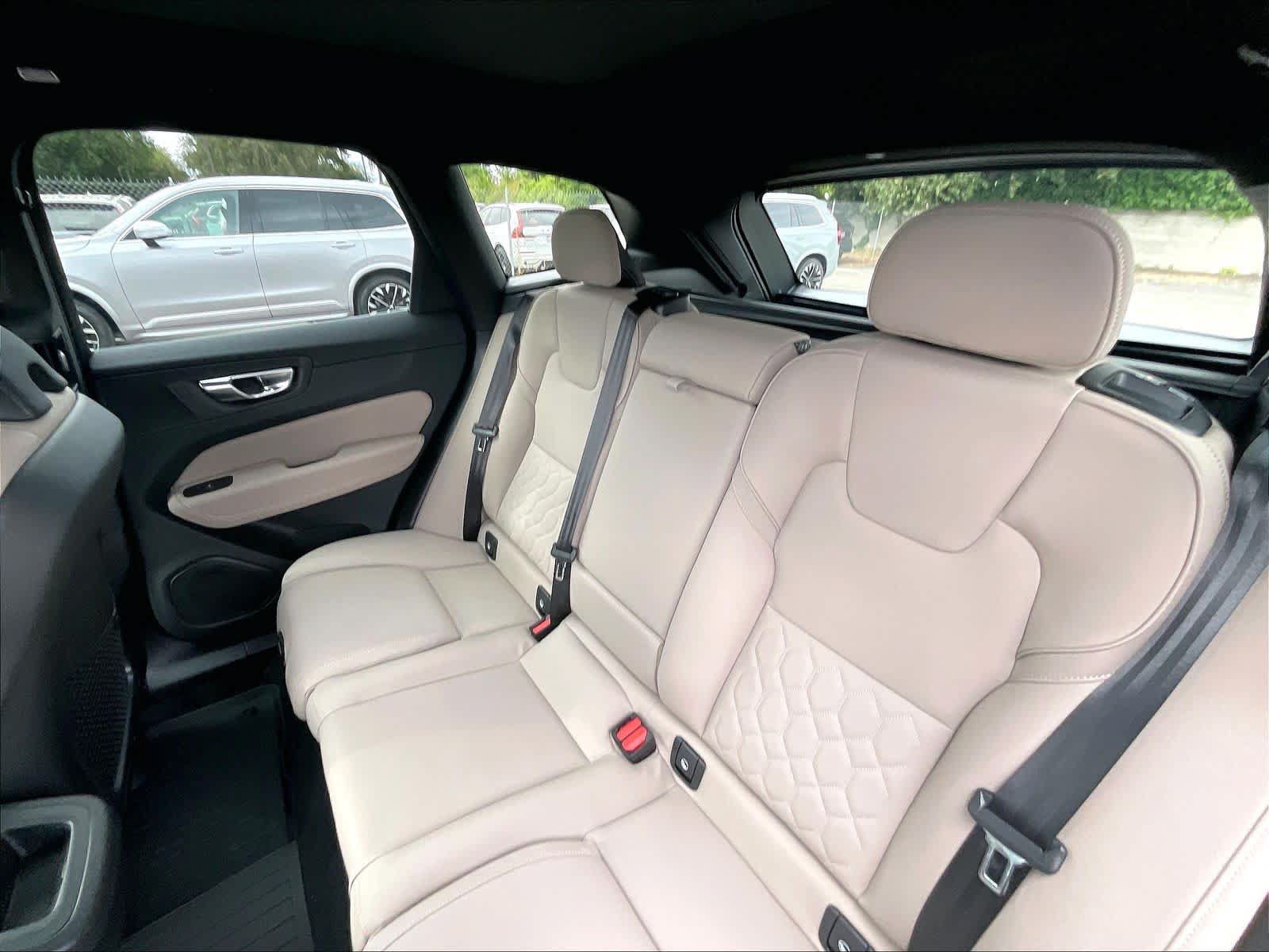 New 2027 Volvo XC60 B5 Core AWD/4WD image 12