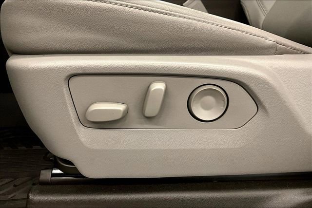 Used 2025 Chevrolet Silverado 2500 LTZ w/ LTZ Convenience Package AWD/4WD image 31