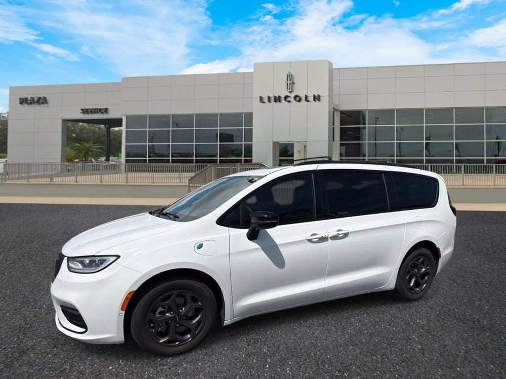 Used 2024 Chrysler Pacifica Premium FWD image 7