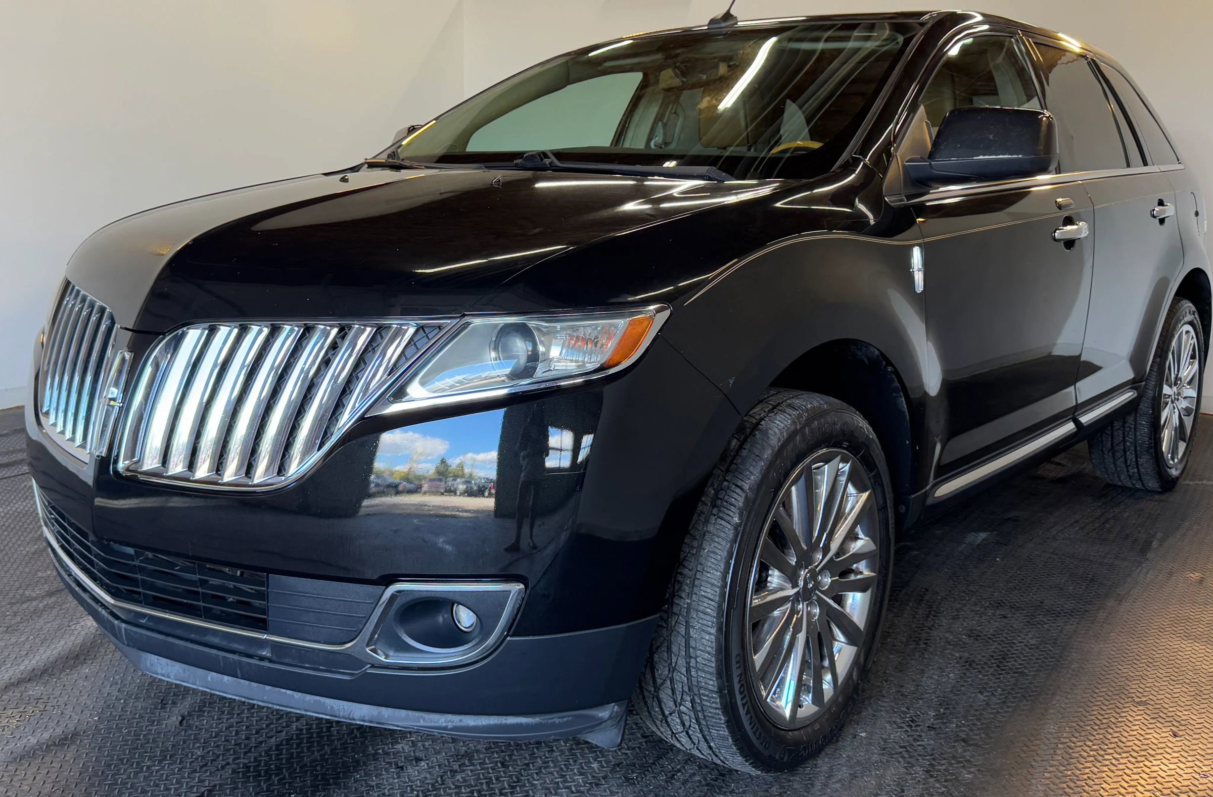 Used 2011 Lincoln MKX 2WD w/ 102A Rapid Spec Order Code image 2
