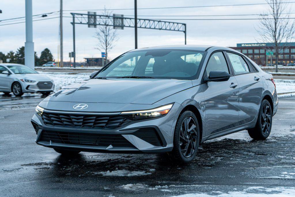 New 2026 Hyundai Elantra Sport image 3