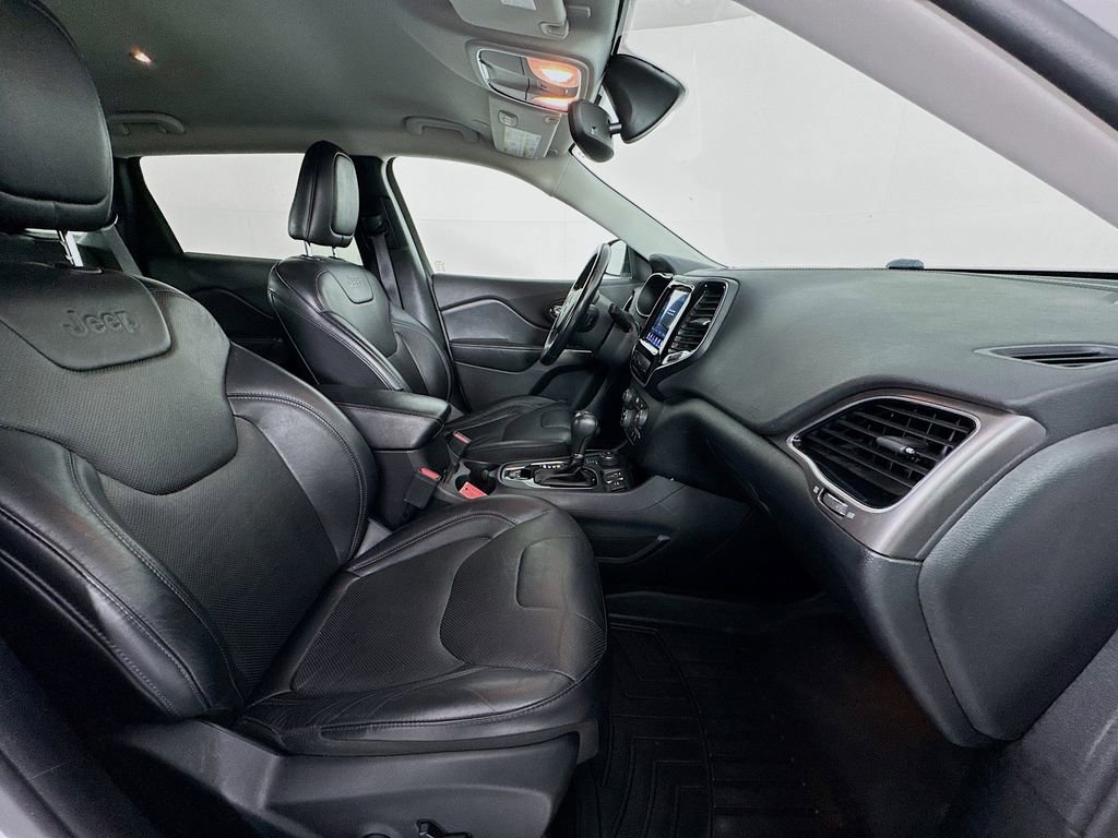 Used 2020 Jeep Cherokee Limited image 35