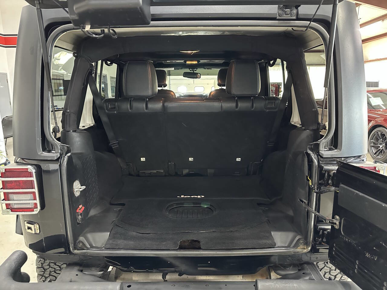 Used 2015 Jeep Wrangler Unlimited Sahara w/ Connectivity Group image 8