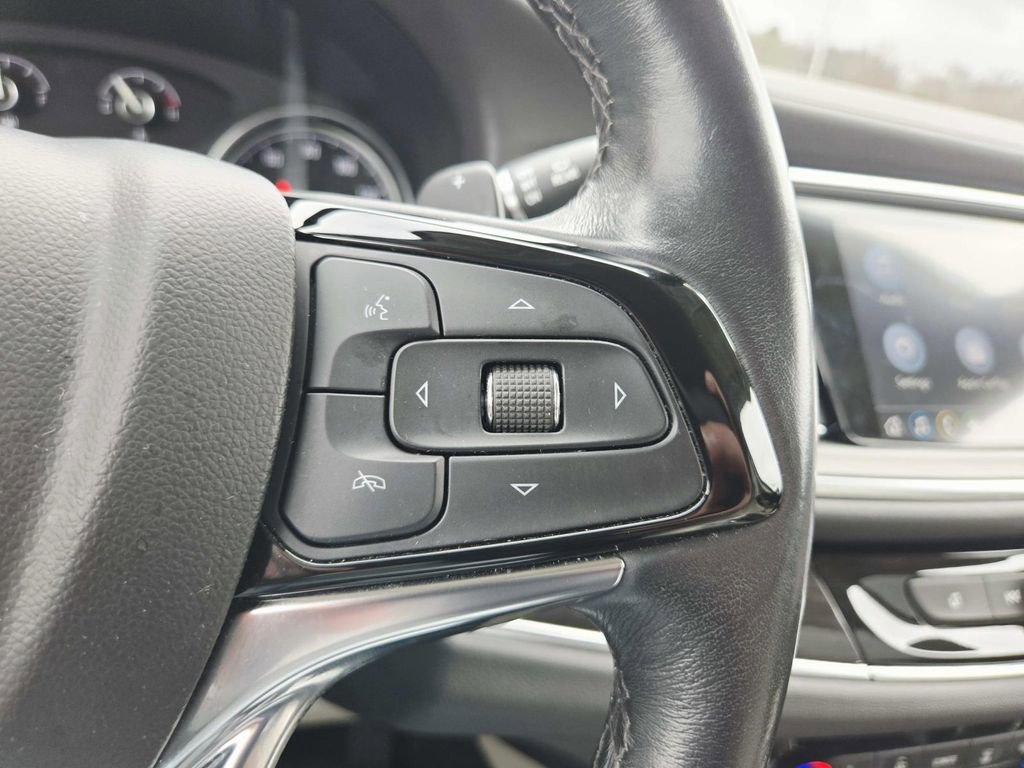 Used 2023 Buick Enclave Essence image 22