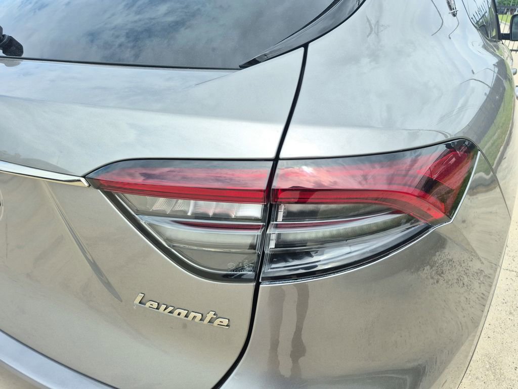 Used 2021 Maserati Levante AWD/4WD image 28